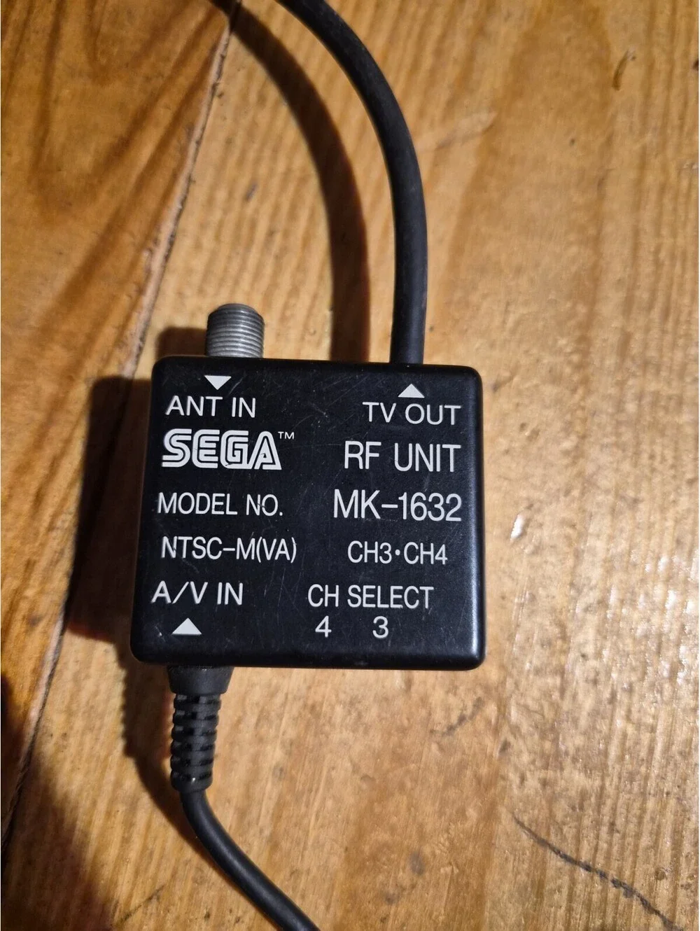Original Sega Genesis RF Unit Video Audio Cable MK-1632 Box & Cable